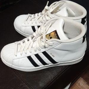 Black and White Addidos